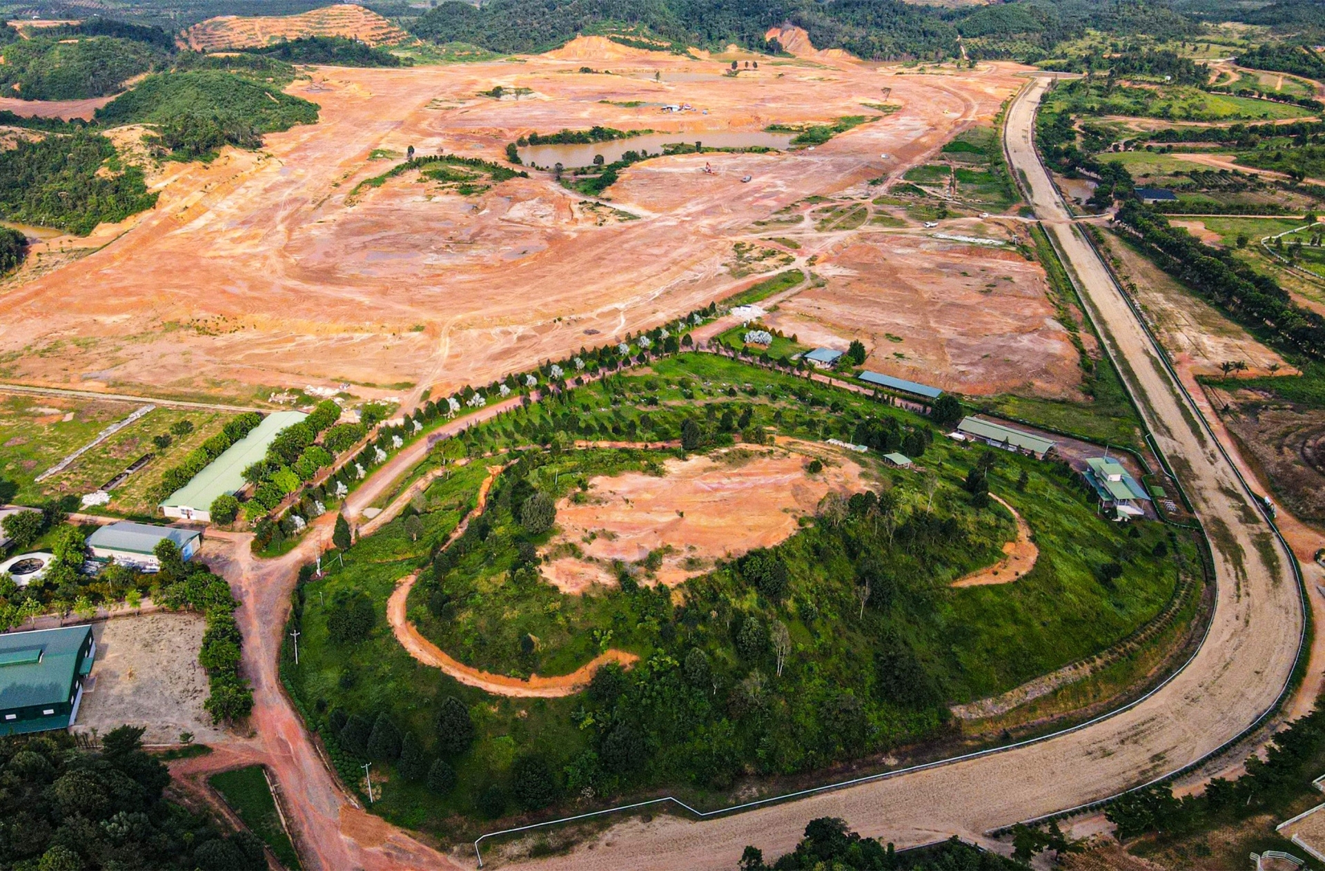 Tự ý chuyển đổi mục đích sử dụng đất, CTCP Đua ngựa Thiên Mã – Madagui bị xử phạt