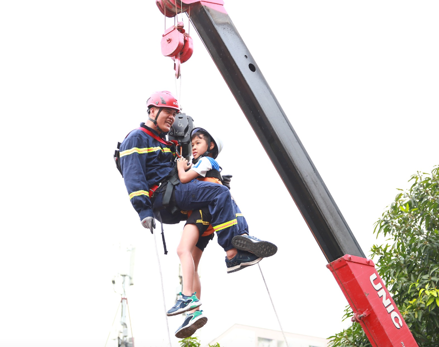 Hà Nội tổ chức tuyên truyền, trải nghiệm, thực hành chữa cháy và cứu nạn cứu hộ 