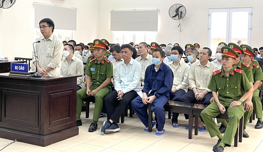 Cựu Giám đốc Sở LĐ-TBXH Bình Dương cùng 16 đồng phạm hầu tòa