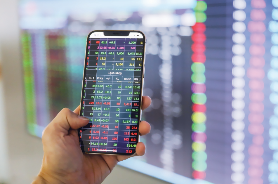 VN-Index đang giao dịch ở vùng định giá hấp dẫn, cổ phiếu nào được khuyến nghị tích lũy trong tháng 10