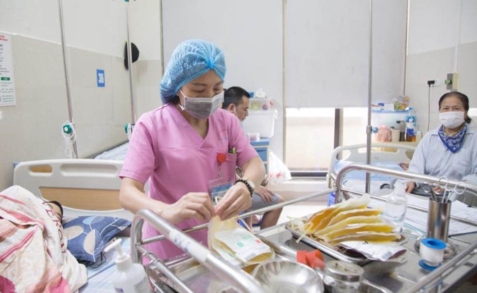 Năm 2025, thiếu nhân viên y tế trầm trọng 