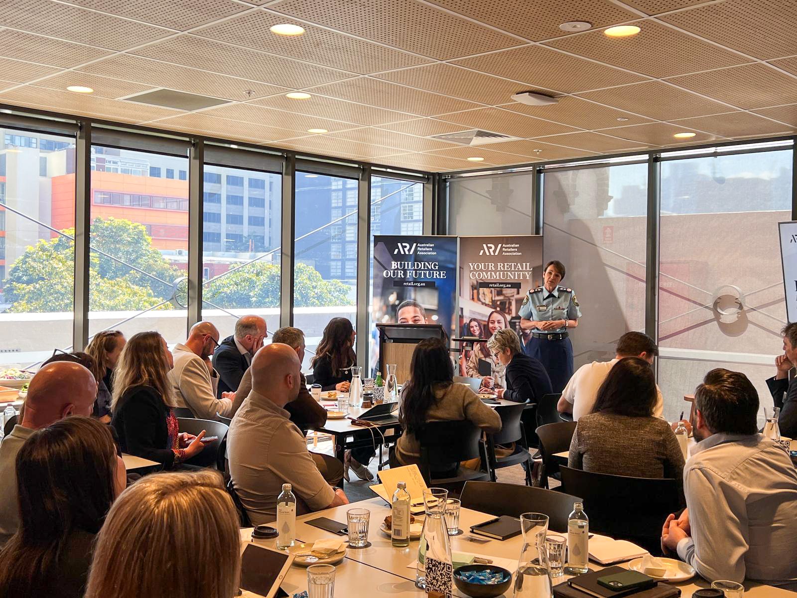 Hình phạt cứng rắn hơn, dữ liệu tốt hơn và mạng lưới mạnh hơn là chìa khóa để giải quyết tội phạm bán lẻ