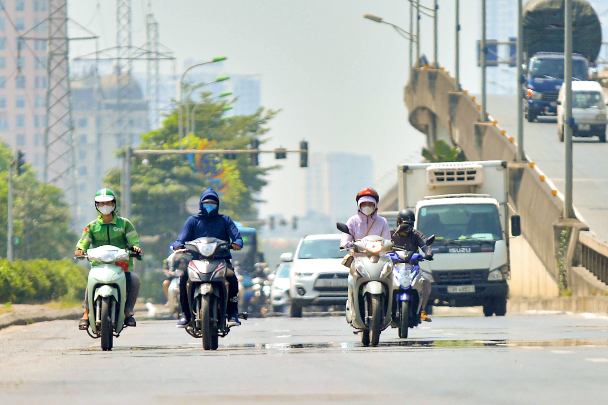 Dự báo thời tiết đêm nay và ngày mai 1810 Hà Nội và các khu vực trên cả nước