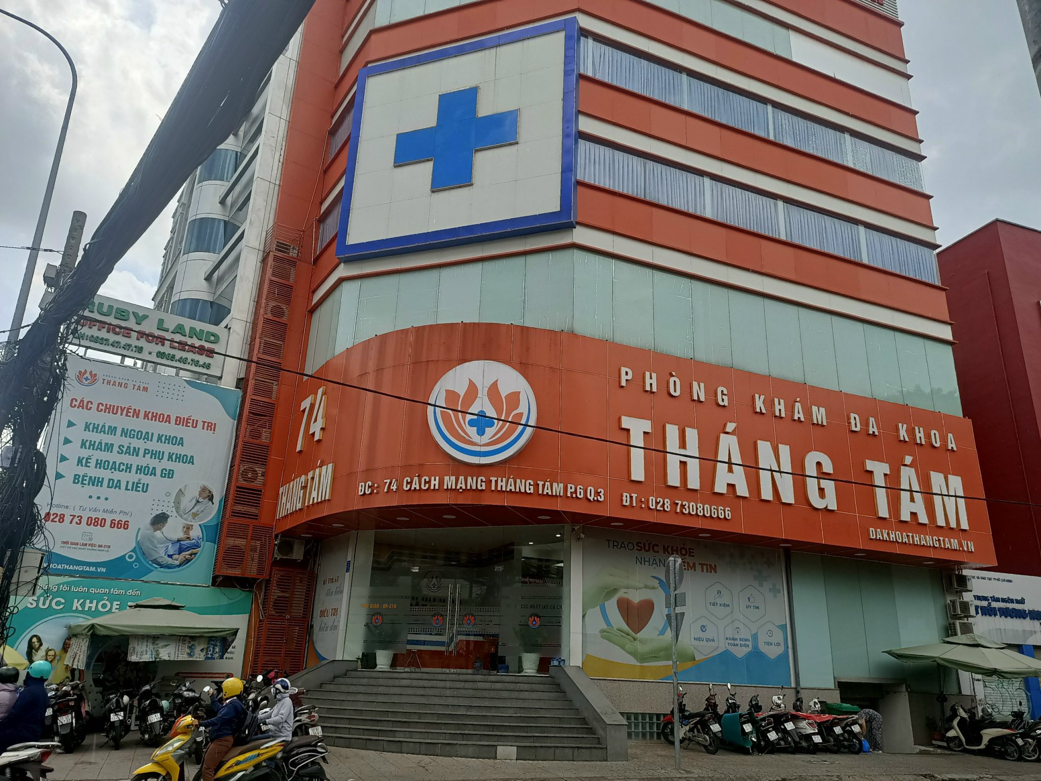 Phòng khám đa khoa Tháng Tám bị tố ép người bệnh sử dụng dịch vụ, thu tiền dịch vụ cao hơn quy định