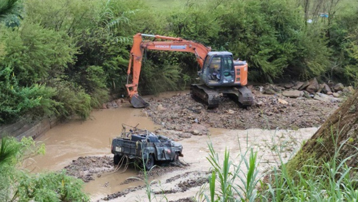 Khắc phục sự cố lật xe do lũ tại khu du lịch Cù Lần tại Lâm Đồng