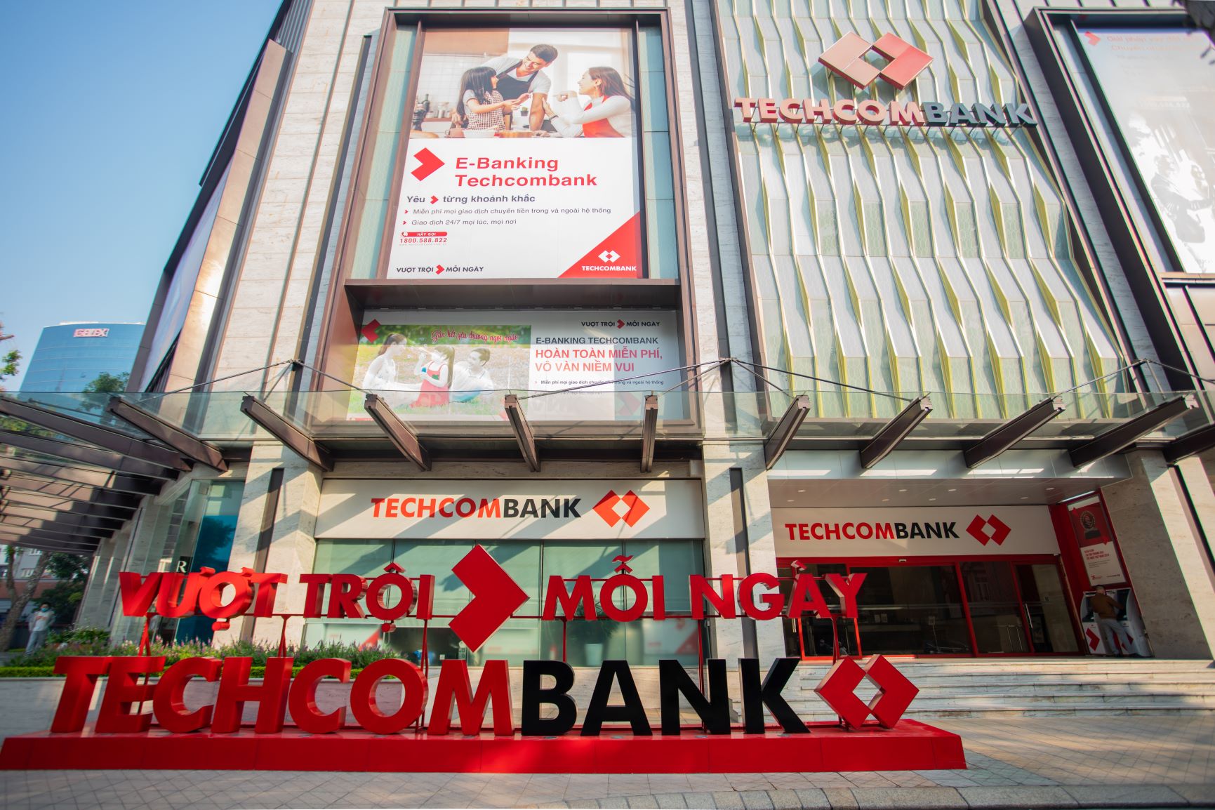 Lợi nhuận trước thuế quý 3 của Techcombank đạt 5,8 nghìn tỷ, CASA tăng 3,9%