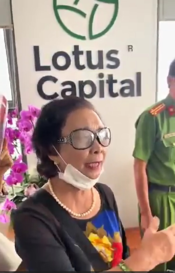 Mạng xã hội xuất hiện clip nhà đầu tư gào khóc đòi lại tiền tại Lotus Capital