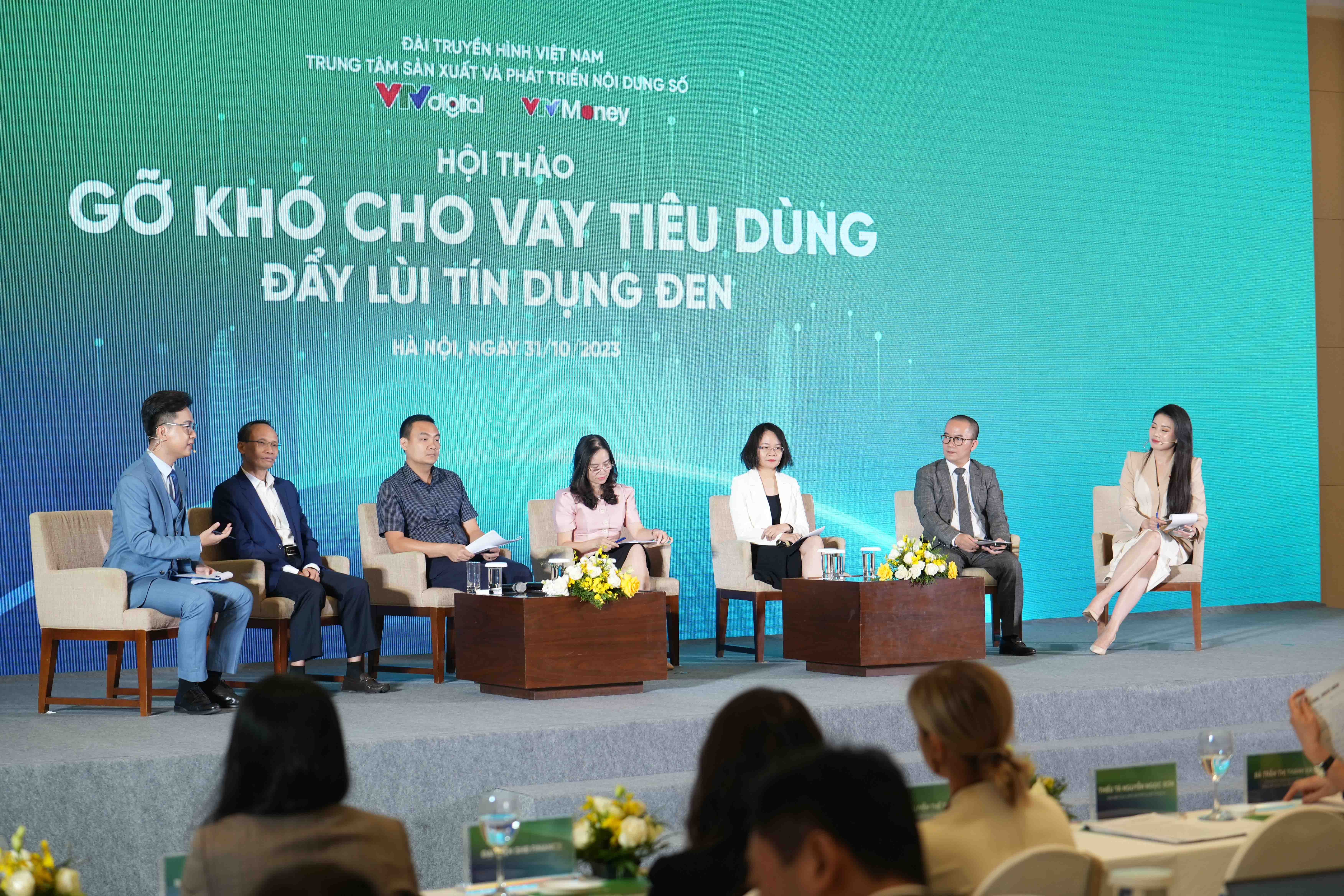 Gỡ khó cho vay tiêu dùng, đẩy lùi tín dụng đen