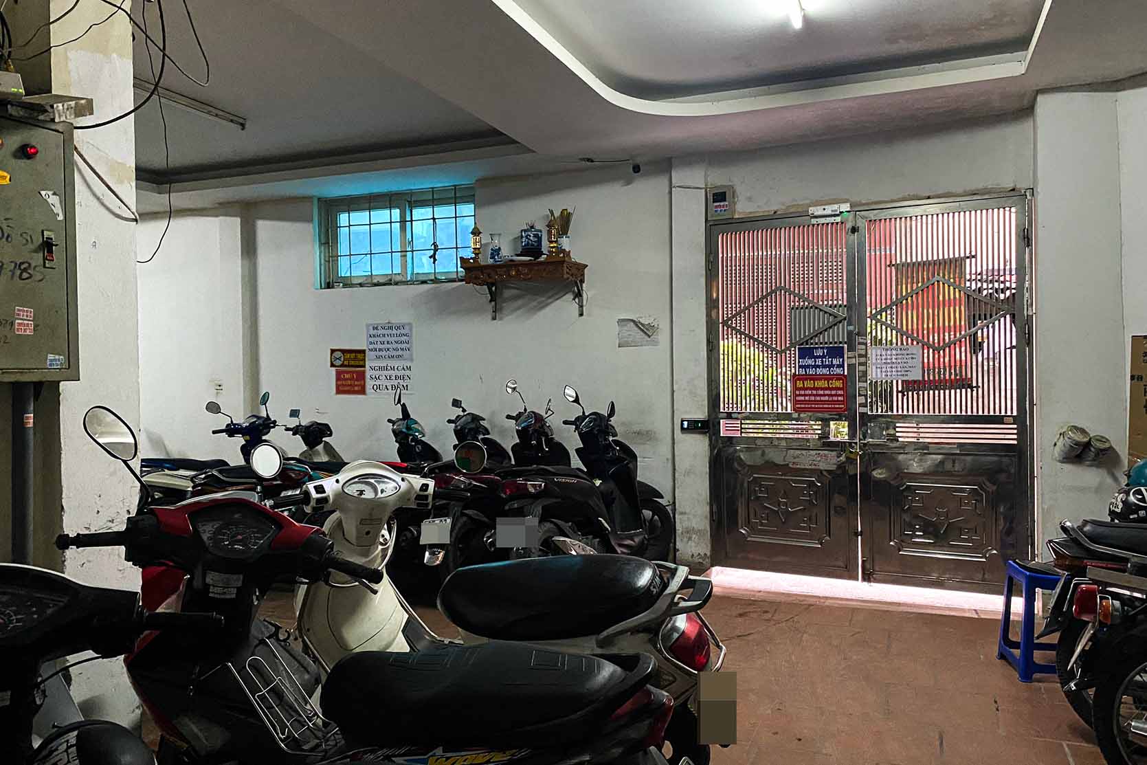 Hà Nội cấm sạc pin xe điện qua đêm tại chung cư mini