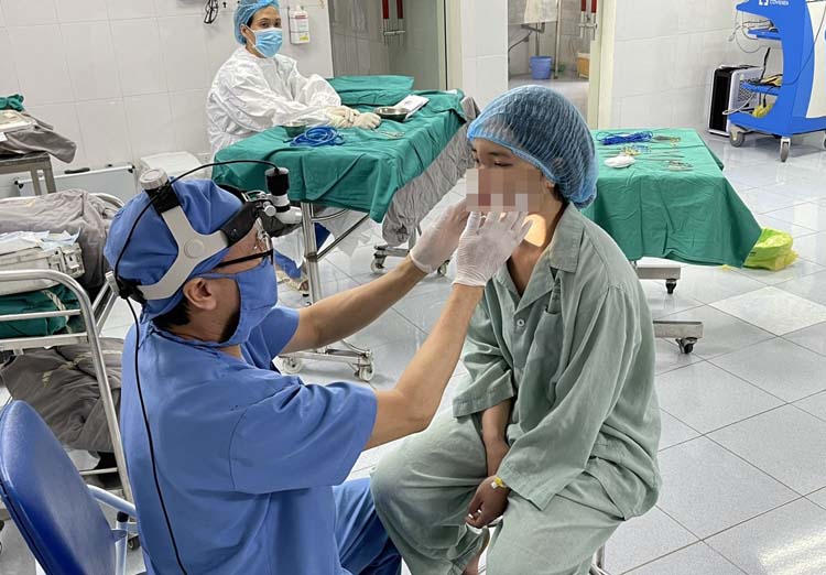 Rủi ro tiềm ẩn khi nâng mũi chỉ sinh học collagen