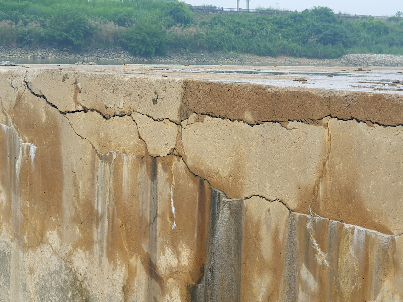 các vết nứt trên cầu hơn 850 tỉ đồng ở Tuyên Quang