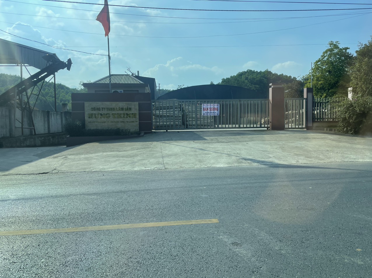 Vì sao Công ty TNHH Lâm sản Hưng Thịnh vẫn còn nguyên trạng sau quyết định tháo dỡ