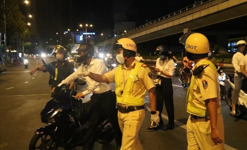 CSGT TP HCM ra quân tổng kiểm soát, xử lý người uống rượu bia lái xe