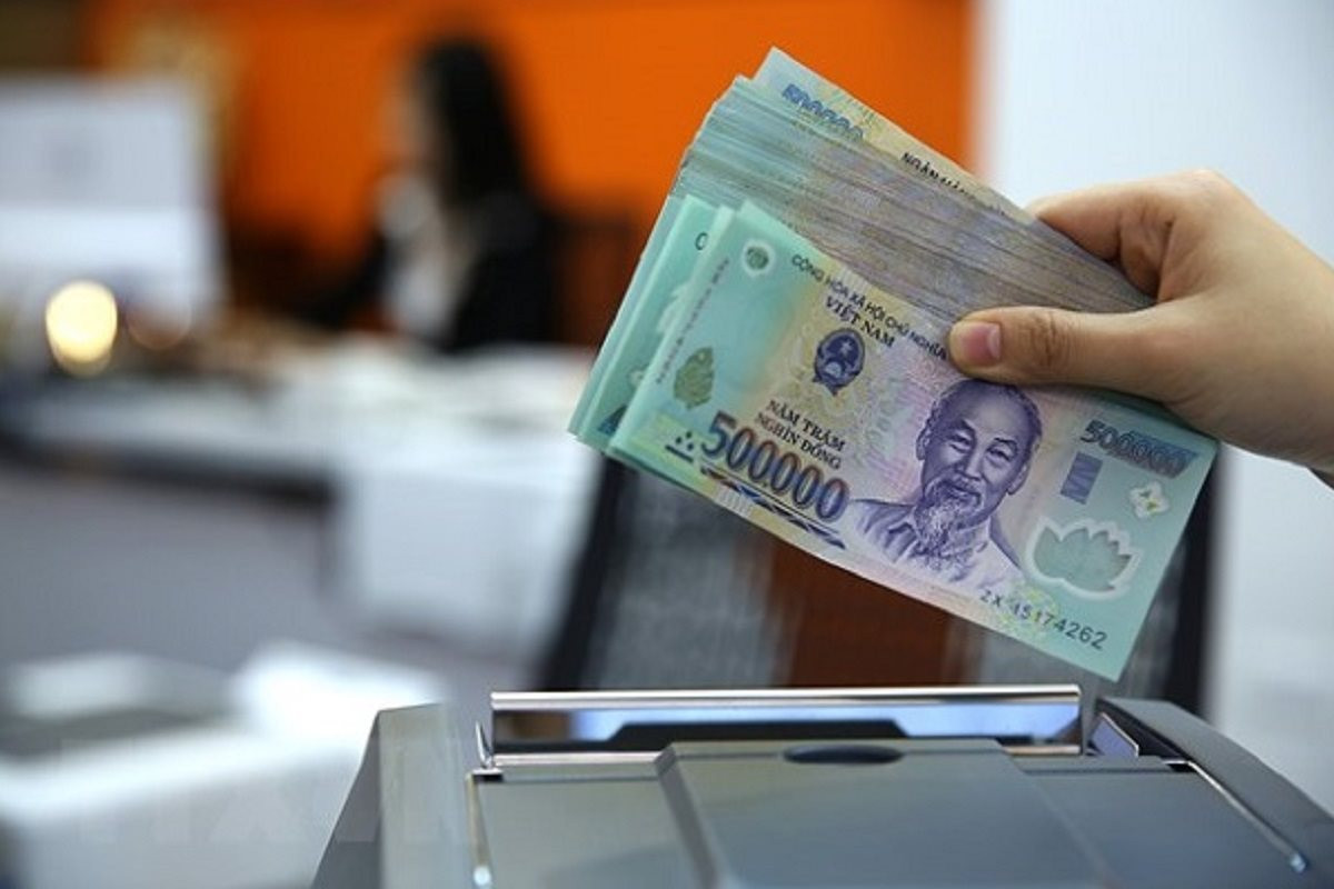 Hai ngân hàng tiếp tục giảm lãi suất huy động