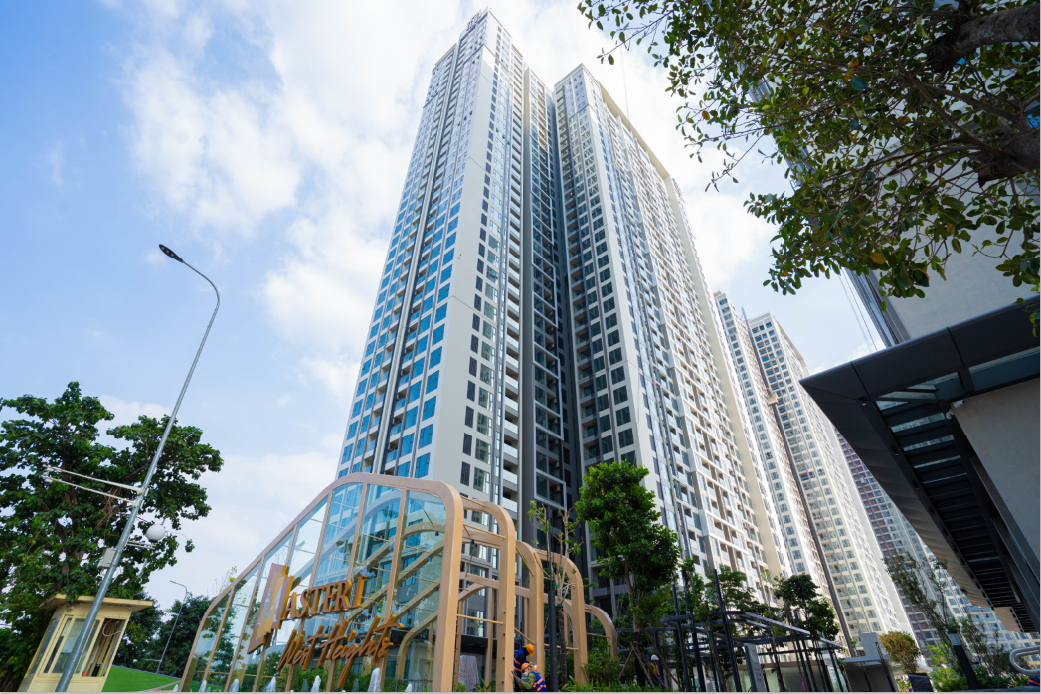 Khách hàng háo hức nhận nhà tại dự án Masteri West Heights