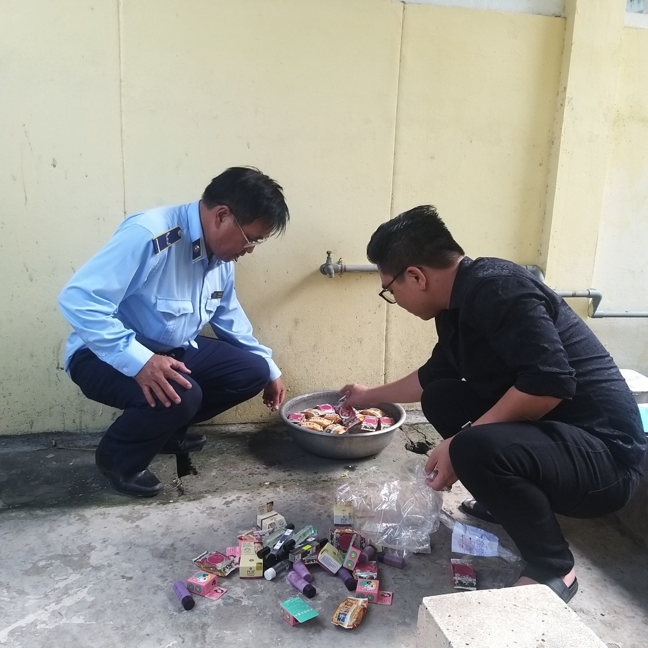 Tiền Giang Phát hiện hơn 100 loại mỹ phẩm không rõ nguồn gốc xuất xứ được bán trên mạng xã hội