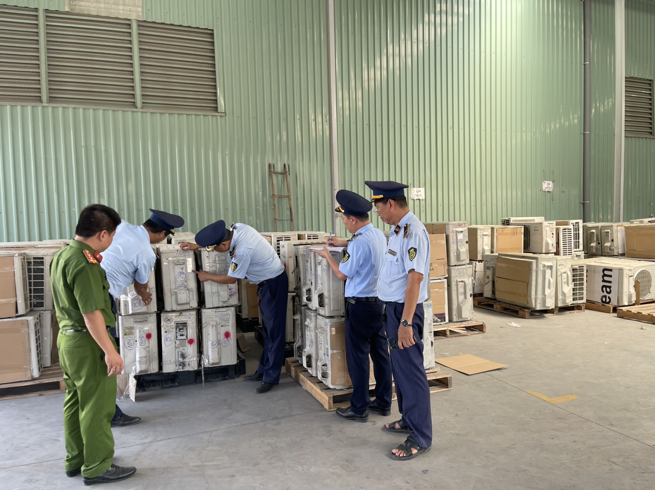 Phát hiện gần 1.000 sản phẩm điện máy, điện tử không hóa đơn, chứng từ tại Công ty CP kho vận và dịch vụ hậu cần BFY