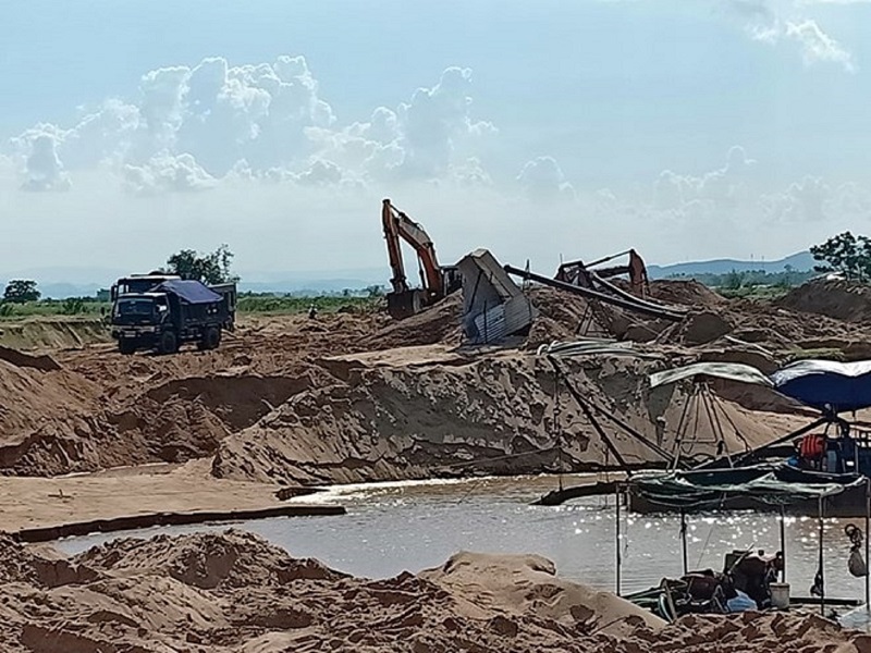Công ty Việt Phát Đạt khai thác 18.600 mét khối cát dù chưa xong thủ tục thuê đất