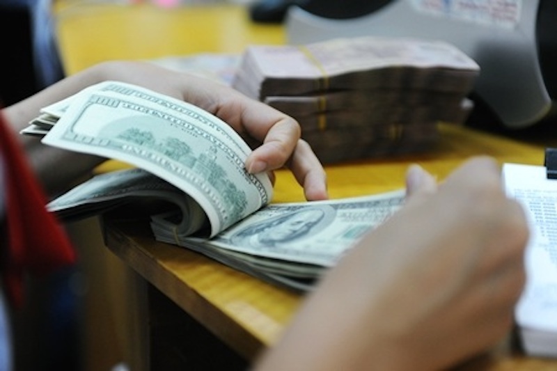 Lãi suất qua đêm liên ngân hàng hạ nhiệt, chênh lệch giữa tỷ giá niêm yết và tự do nới rộng