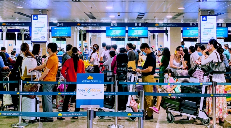 Tăng giá trần vé máy bay, cần làm rõ việc so sánh chi phí cho hợp lí