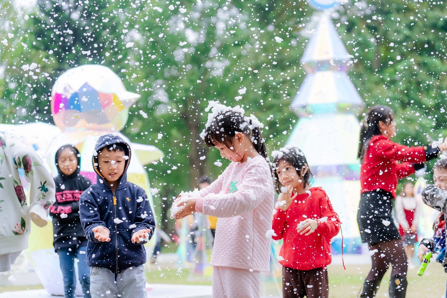 Đón Noel sớm Cha mẹ nô nức đưa con đi check in “Khu rừng pha lê” cách hồ Hoàn Kiếm 14km