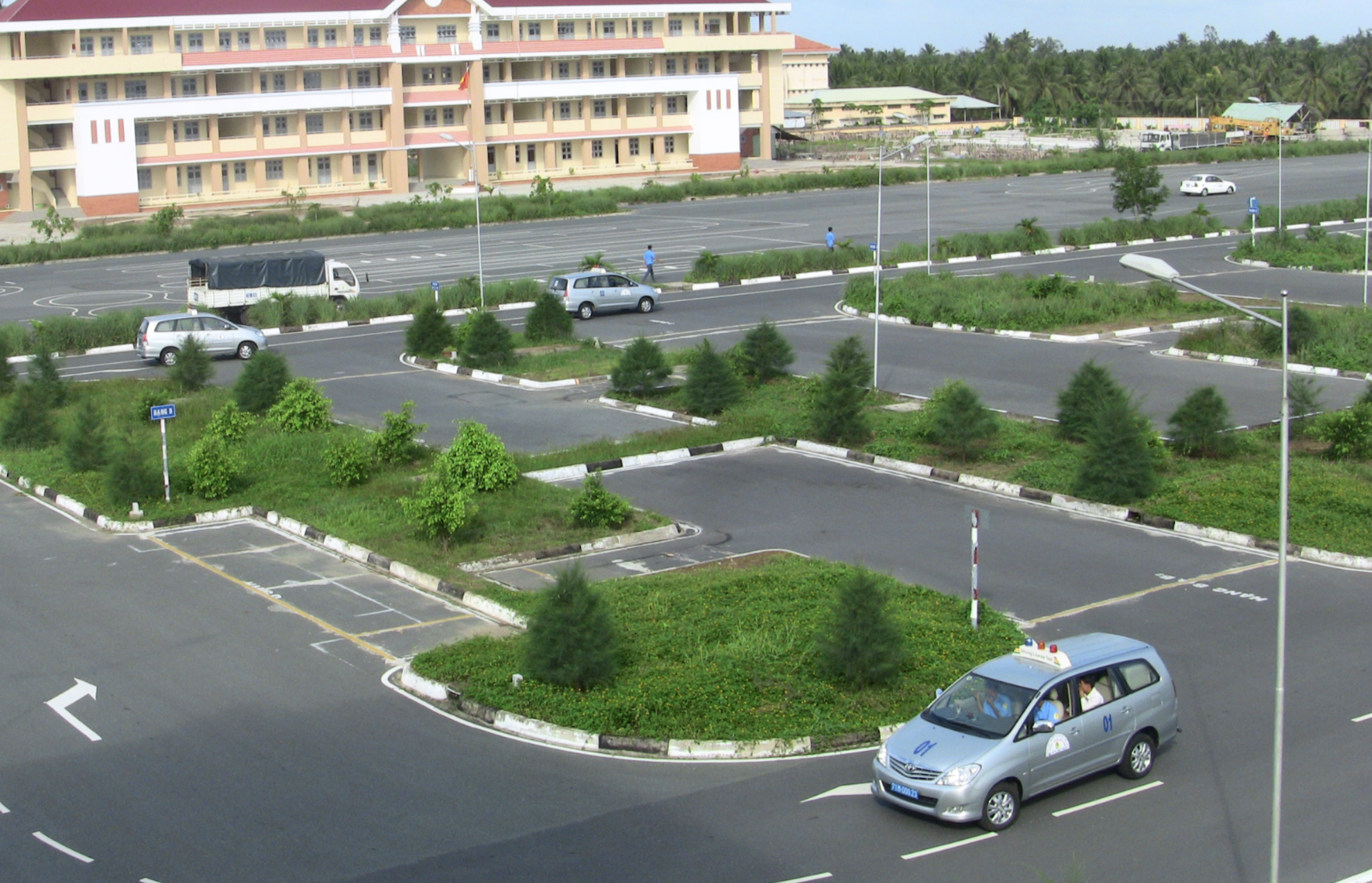 Hà Nội chốt giá dịch vụ đào tạo lái xe hạng B2 gần 16 triệu đồng