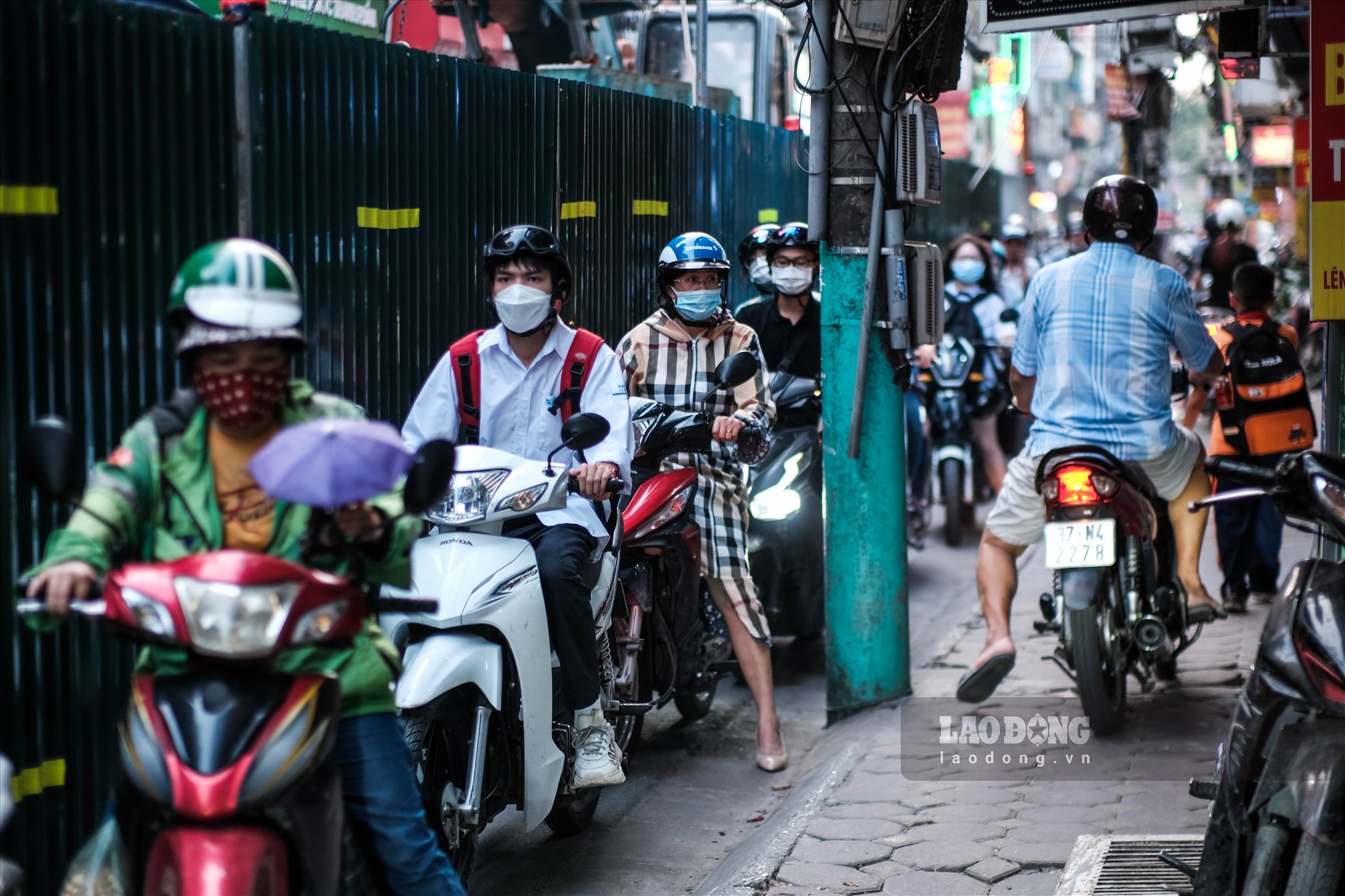 Hà Nội có 100 dự án quây tôn trên đường, giao thông ngày càng ùn tắc