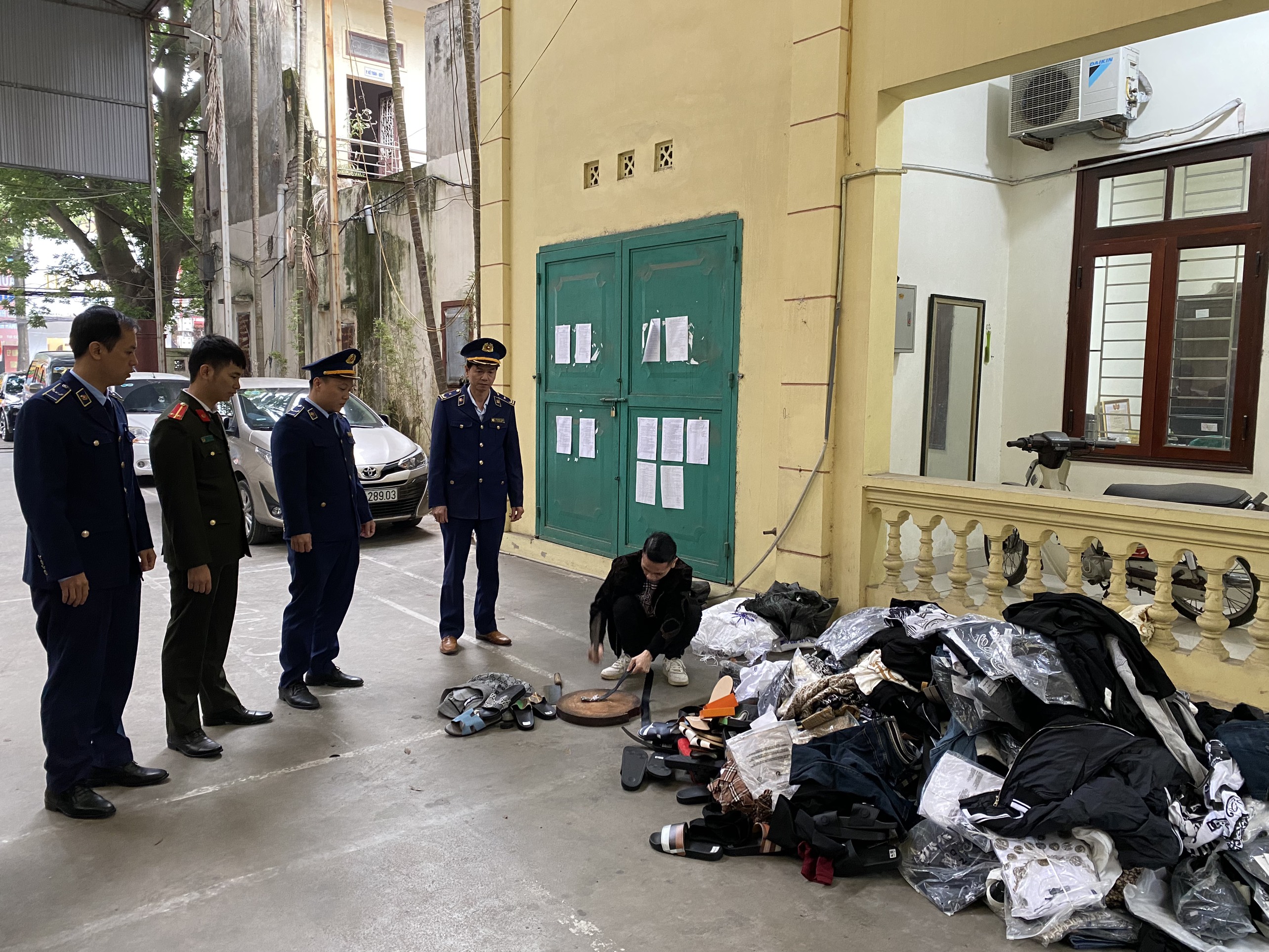 Kinh doanh hàng giả mạo nhãn hiệu ông Vũ Sỹ Hùng bị phạt hơn 100 triệu