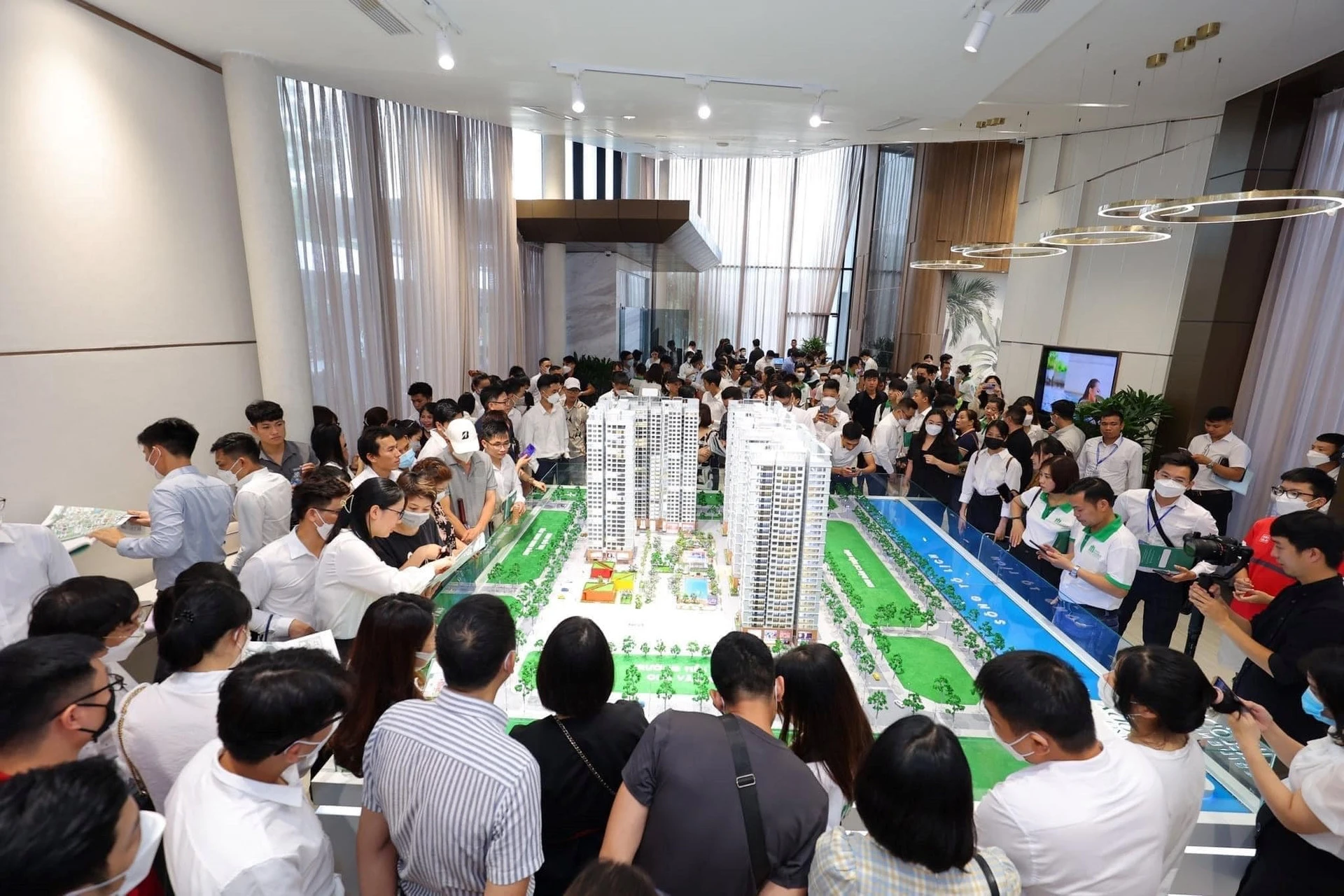 Có sự cạnh tranh bất thường, đi ngược quy luật trên thị trường bất động sản