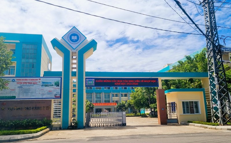 Bị nợ lương 6 tháng, cán bộ, giảng viên Trường CĐ Y tế Quảng Nam ngừng việc tập thể