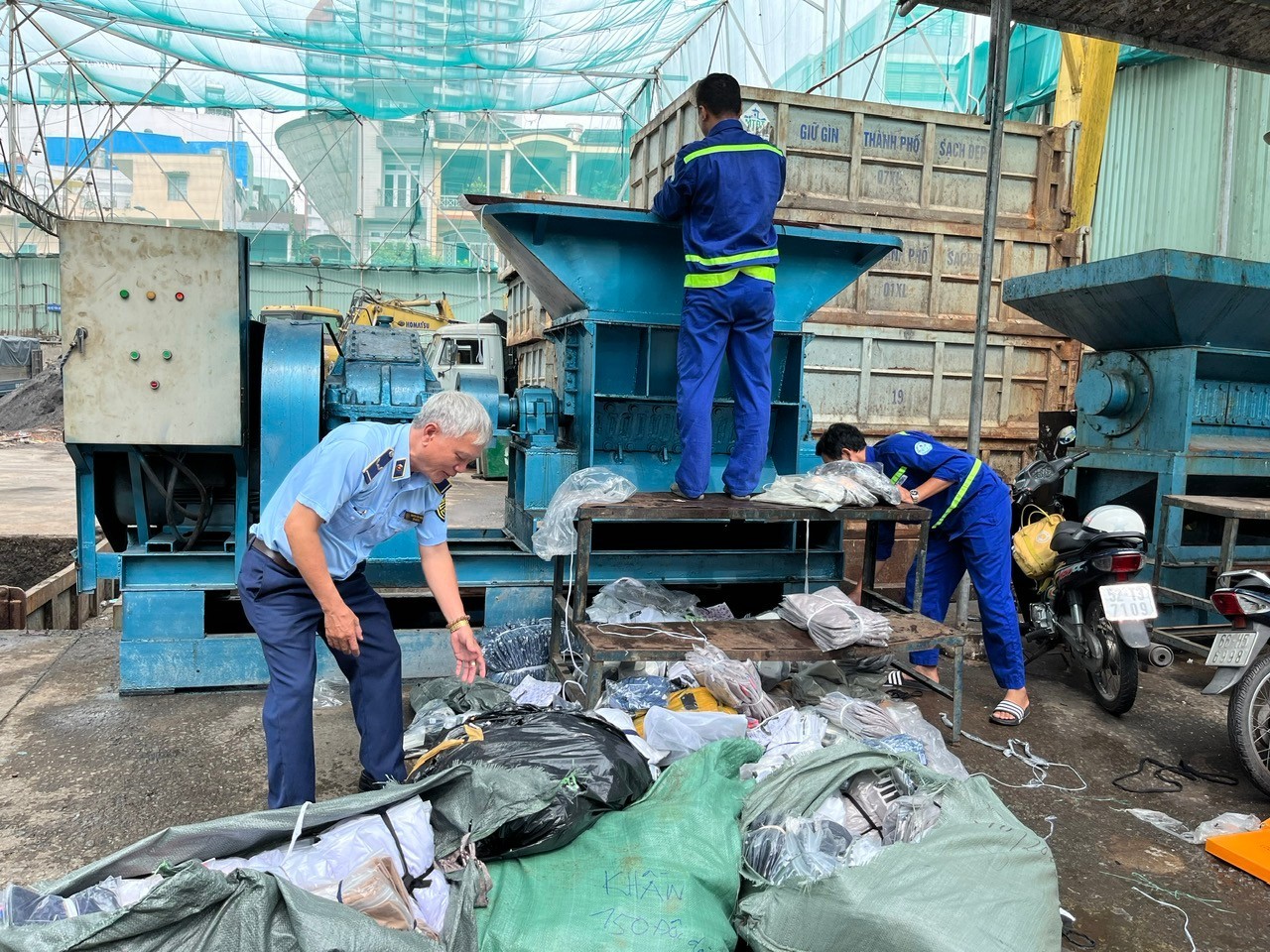 TPHCM Tiêu hủy hơn 10.000 đơn vị sản phẩm hàng hóa vi phạm