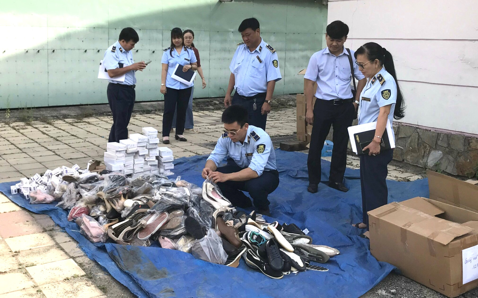 Bình Dương Tiêu hủy gần 500 sản phẩm hàng hóa không rõ nguồn gốc, xuất xứ