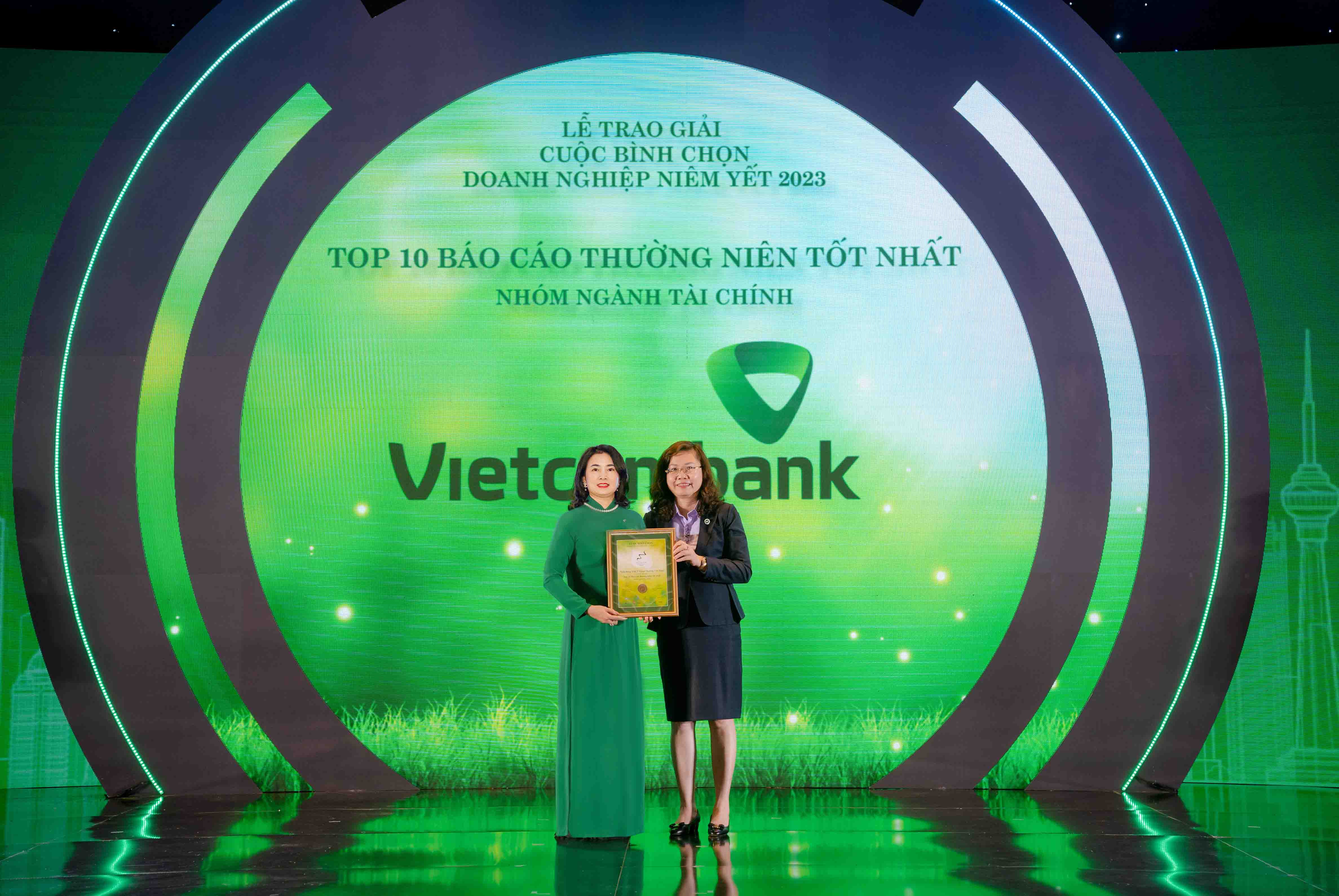 Vietcombank được bình chọn trong top 10 doanh nghiệp niêm yết có Báo cáo thường niên tốt nhất trên thị trường chứng khoán