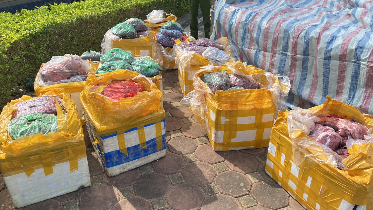Phát hiện hơn 1,6 tấn nội tạng động vật không rõ nguồn gốc trên đường đi tiêu thụ