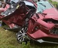 Veloz Cross dễ dàng bị biến dạng sau va chạm xe Toyota có đảm bảo an toàn 