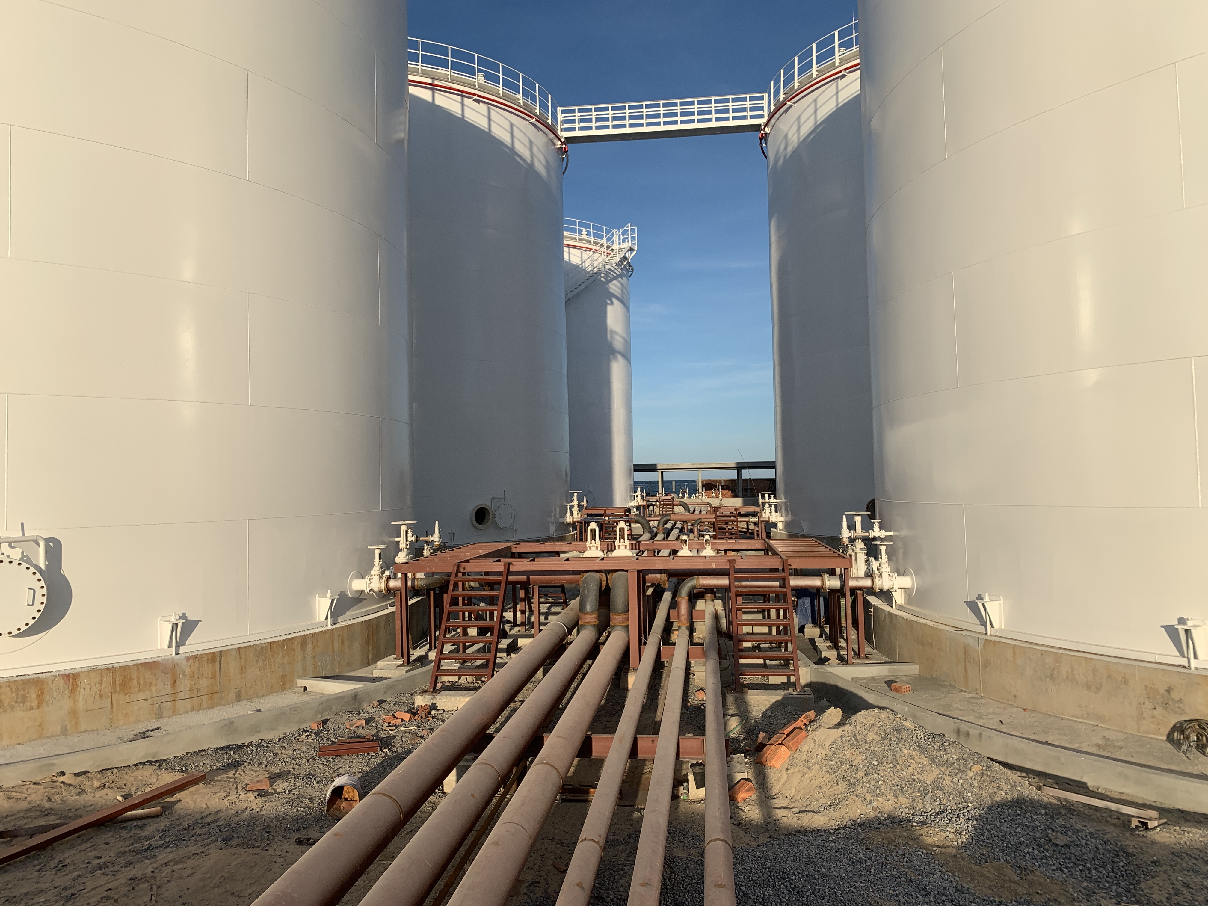 Loạt doanh nghiệp xăng dầu bị thuế ‘bêu tên’, ngân hàng siết nợ