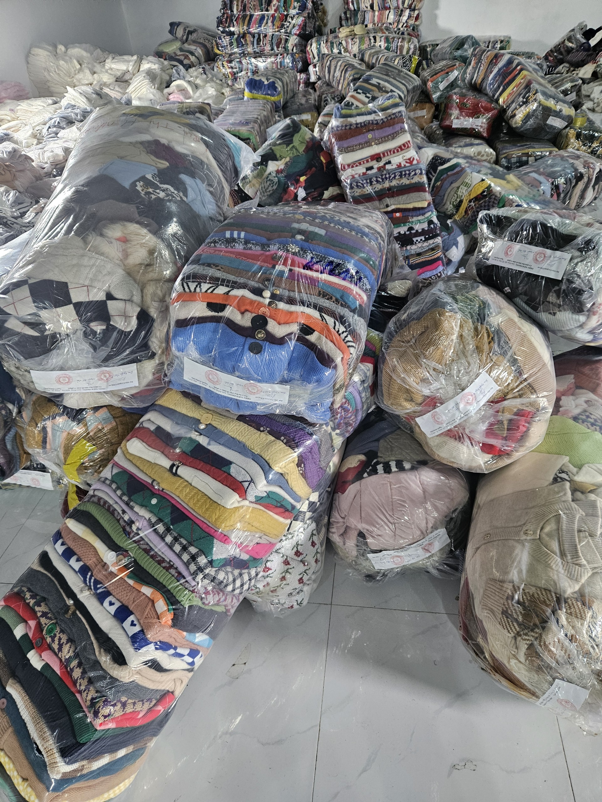 Lâm Đồng Thu hơn 2.000 sản phẩm quần áo không rõ nguồn gốc xuất xứ