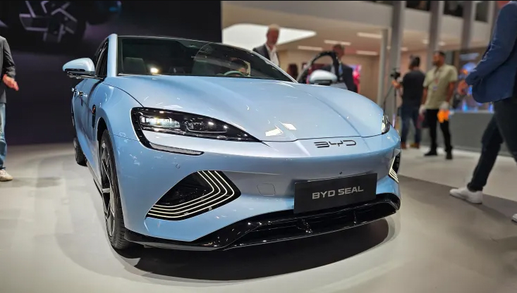 BYD tiếp tục qua mặt Tesla khi sản xuất hơn 3 triệu ô tô trong năm 2023