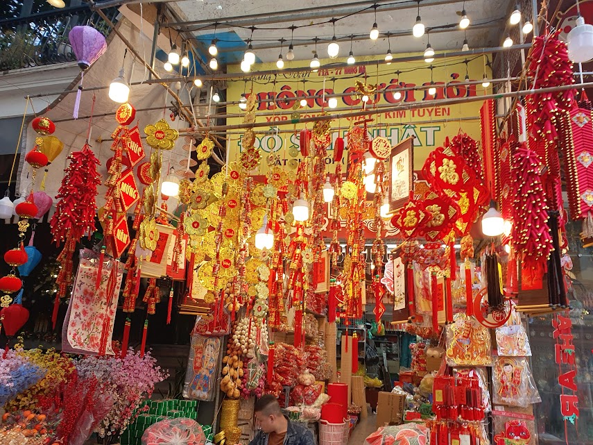 Sôi động thị trường Đồ trang trí Tết