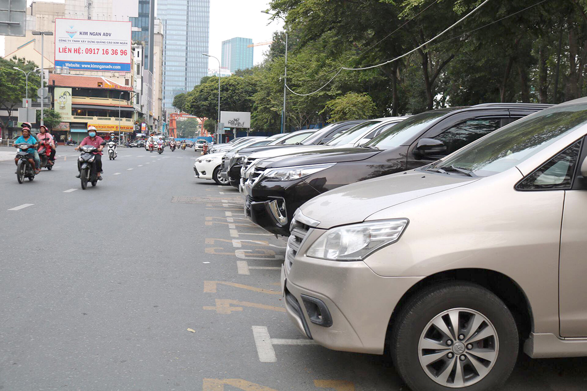 Thực hiện các quy định về quản lý và sử dụng tạm thời một phần lòng đường, hè phố tại TPHCM