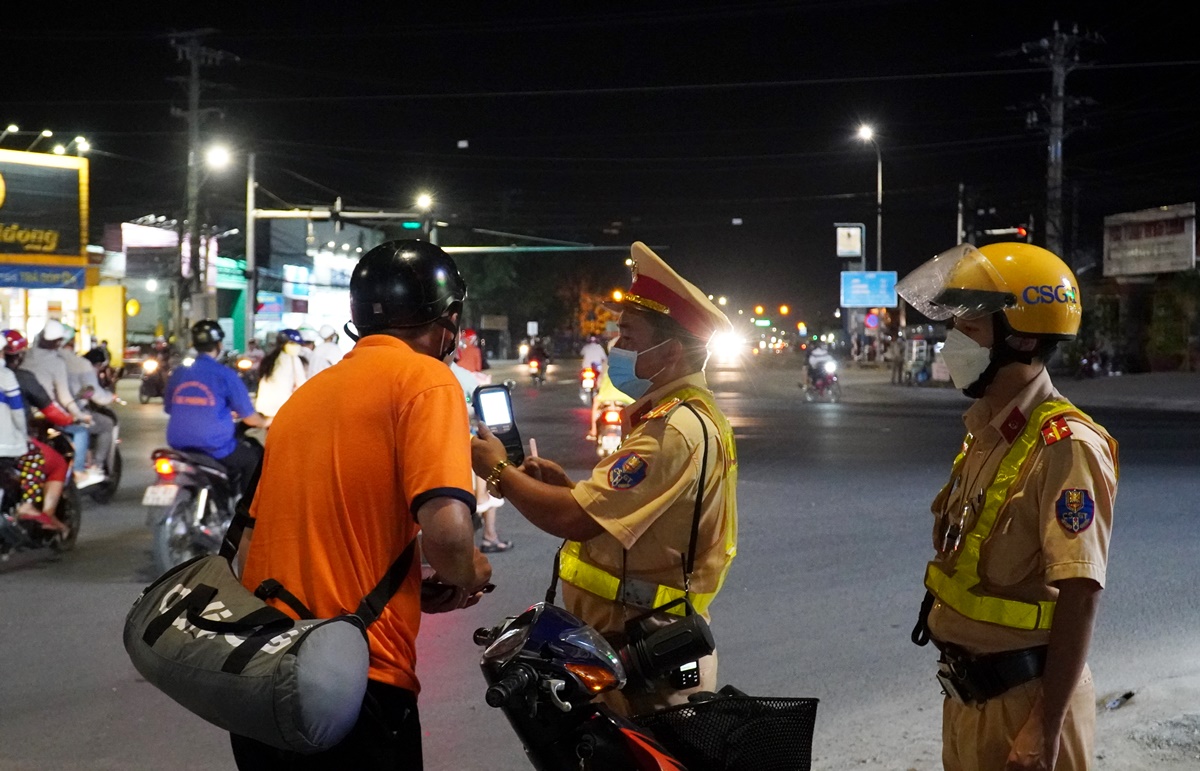 Công an Hà Nội bác tin lập 15 tổ kiểm soát nồng độ cồn