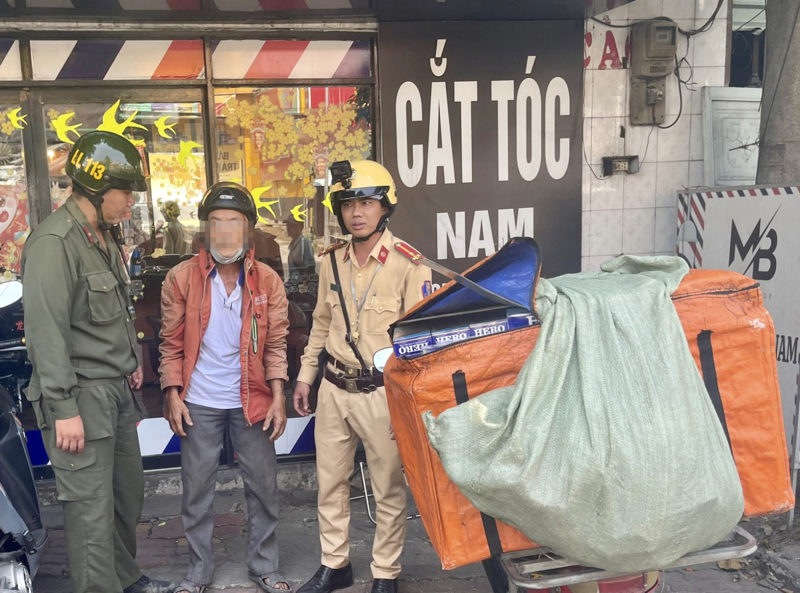 Bình Dương Liên tiếp phát hiện hàng ngàn bao thuốc lá không hóa đơn, giấy tờ liên quan