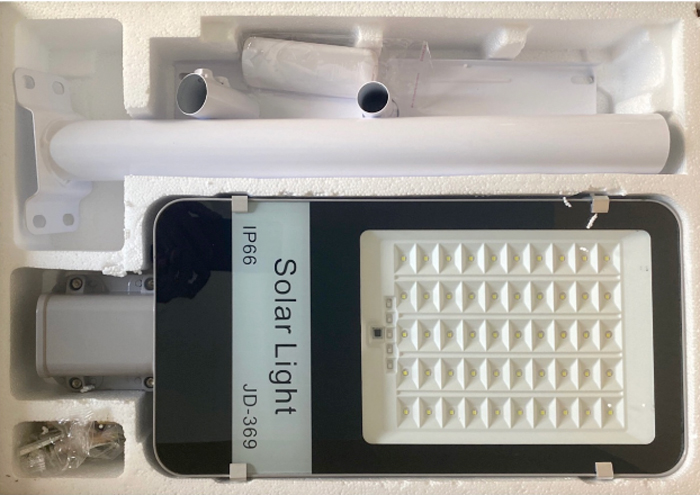 Xử phạt hộ kinh doanh đèn năng lượng mặt trời không có nhãn phụ tiếng Việt