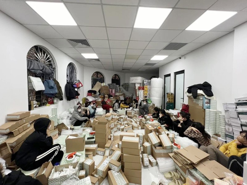 Nghệ sĩ livestream bán hàng – con dao hai lưỡi