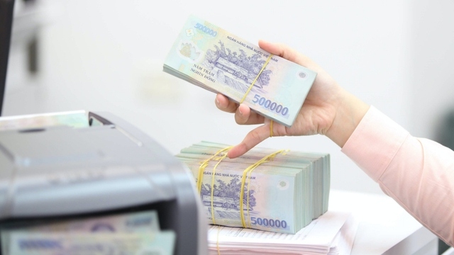 3 trong 4 ngân hàng nhận nhiều tiền gửi nhất hệ thống tiếp tục giảm lãi suất huy động