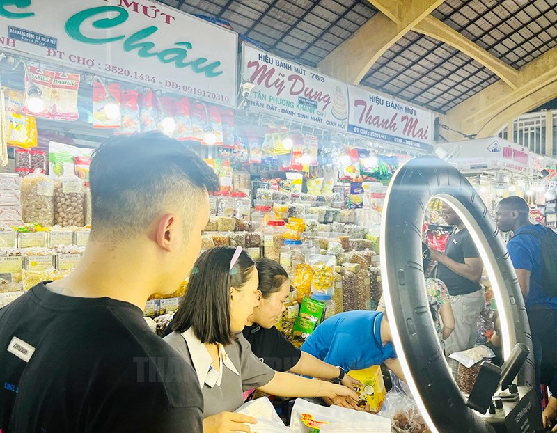 Kích cầu mua sắm, thúc đẩy tiêu dùng nội địa tại ngày hội mua sắm, giải trí Tết TPHCM