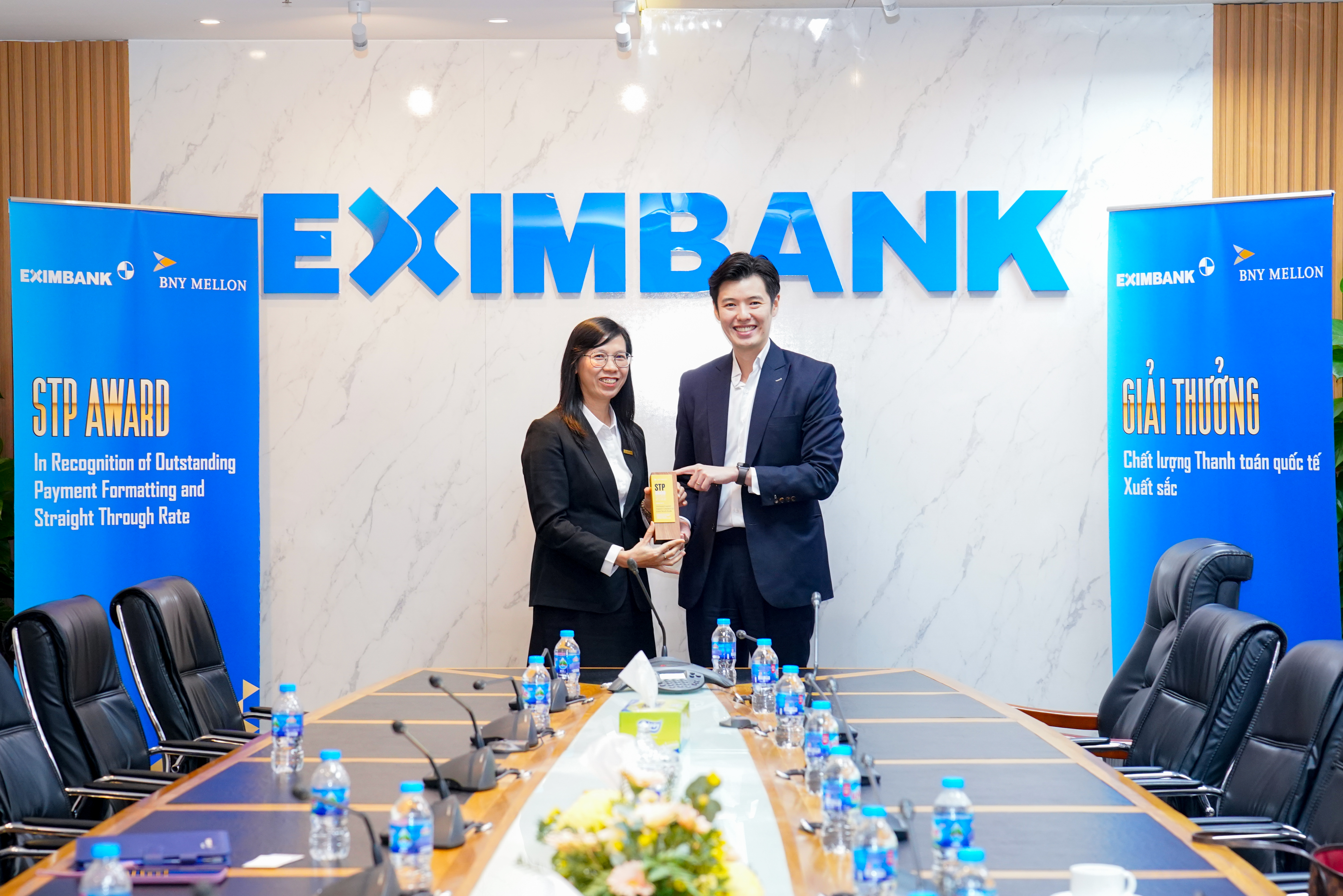 Eximbank nhận giải thưởng Chất lượng Thanh toán Quốc tế xuất sắc - STP Award
