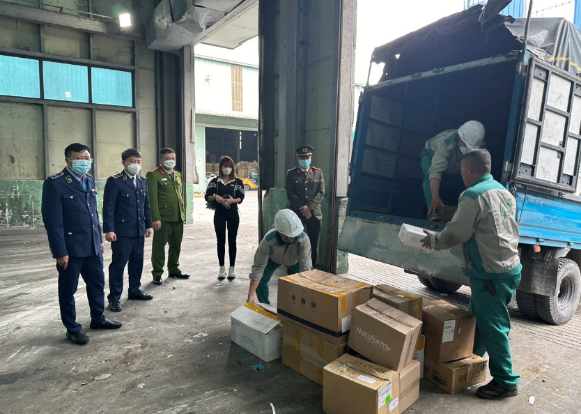 Bắc Ninh Buôn bán mỹ phẩm, TPCN nhập lậu một hộ kinh doanh bị phạt 102 triệu đồng 