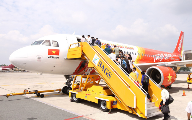 Lợi nhuận SGN giảm sâu vì khoản nợ khó đòi tại Bamboo Airways, Vietravel Airlines