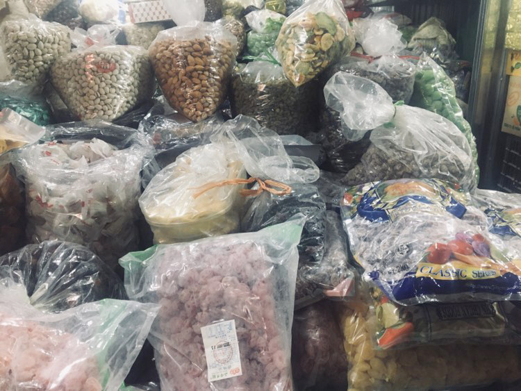 Người tiêu dùng trước nỗi lo thực phẩm nhập không nhãn phụ, không rõ xuất xứ